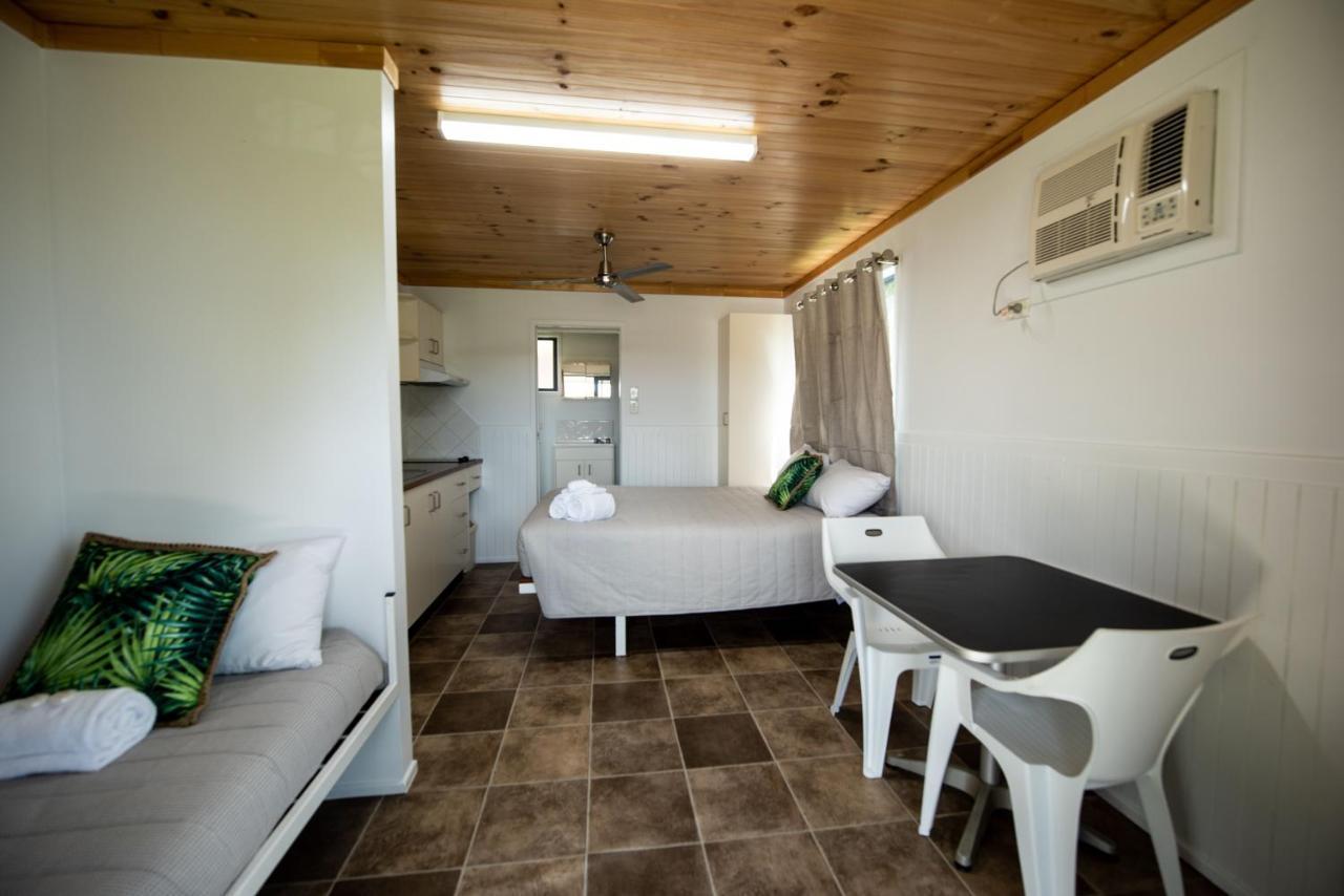 Sarina Palms Caravan And Cabins Village 외부 사진